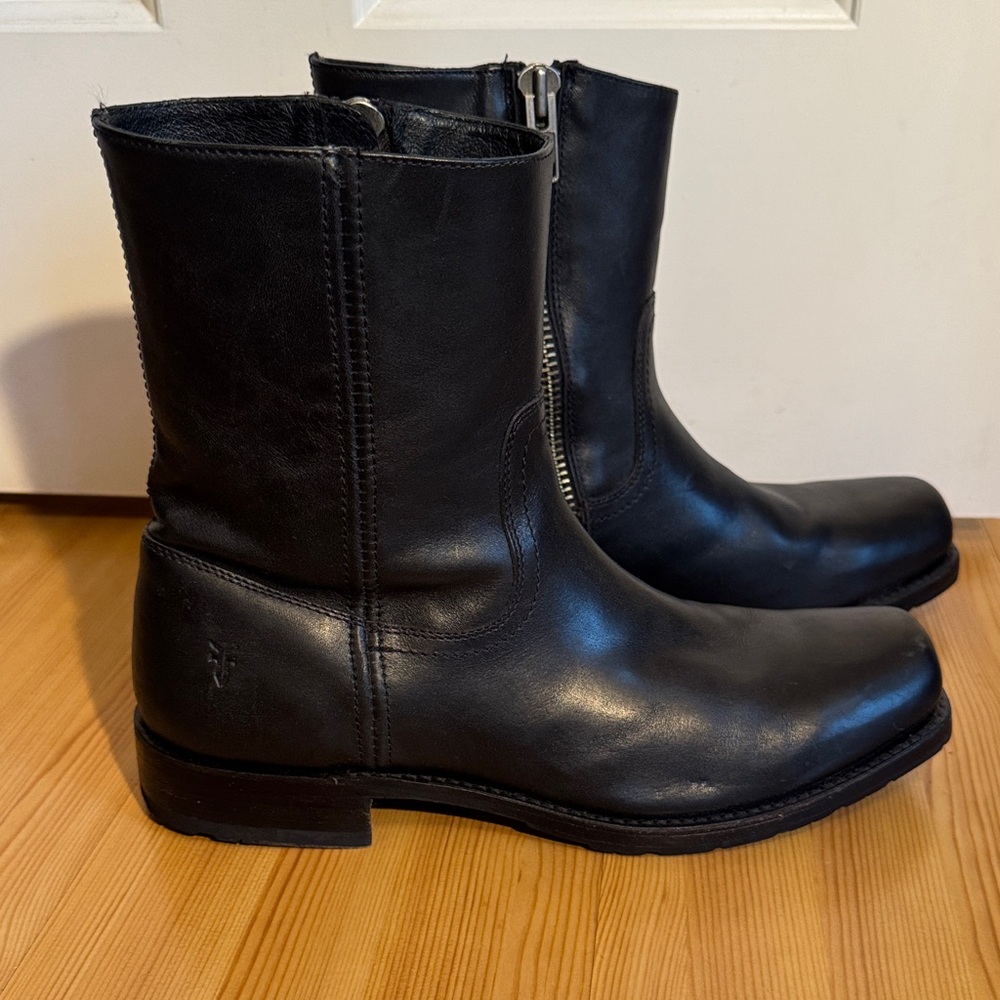 FRYE MEN'S CAMPUS INSIDE ZIP ANKLE BOOTS